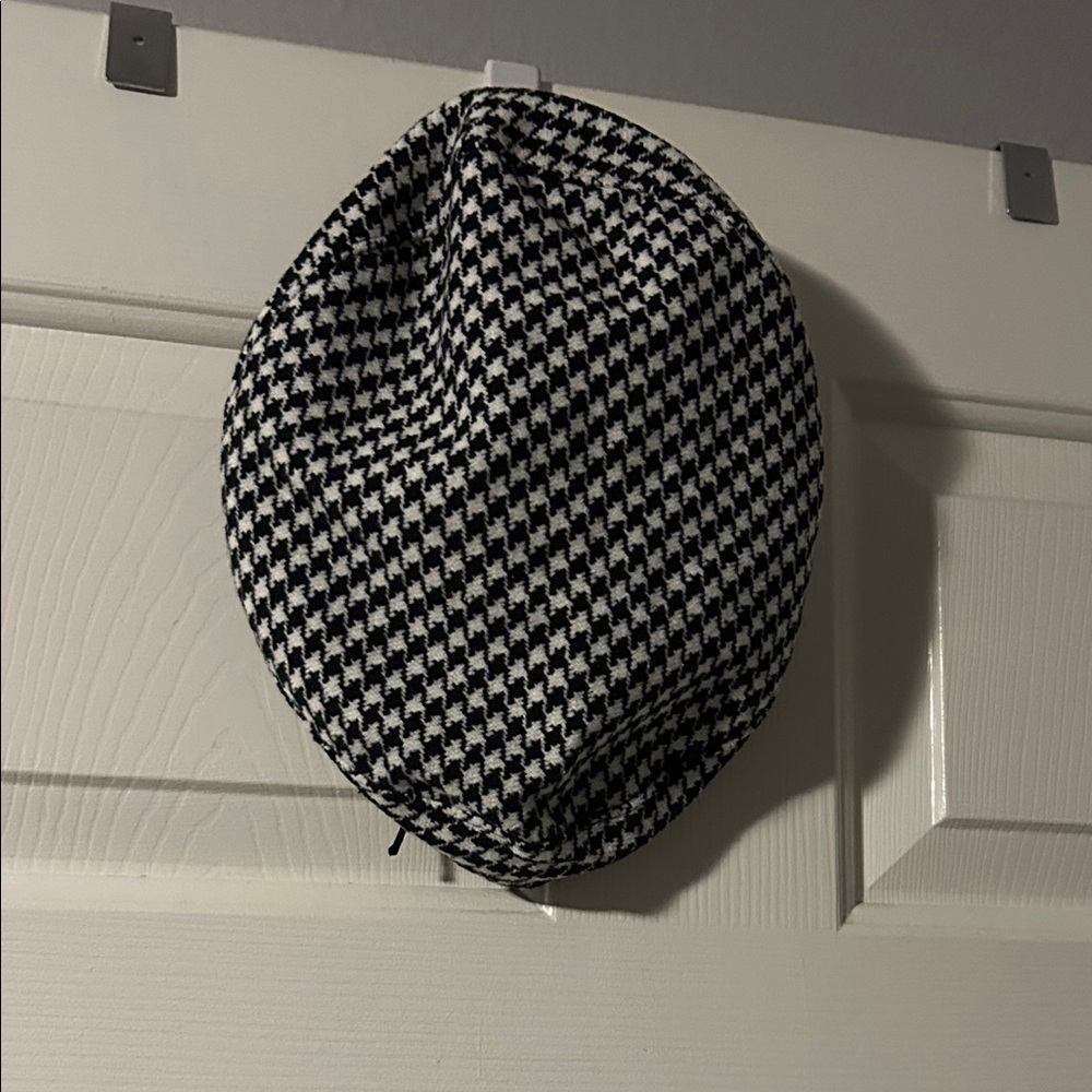 Black and White Houndstooth Beret